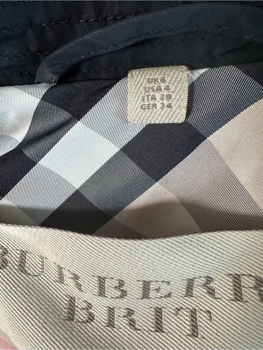 Burberry Black Double-Breasted Trench Coat with Beige Check Lining - Picture 4 of 4